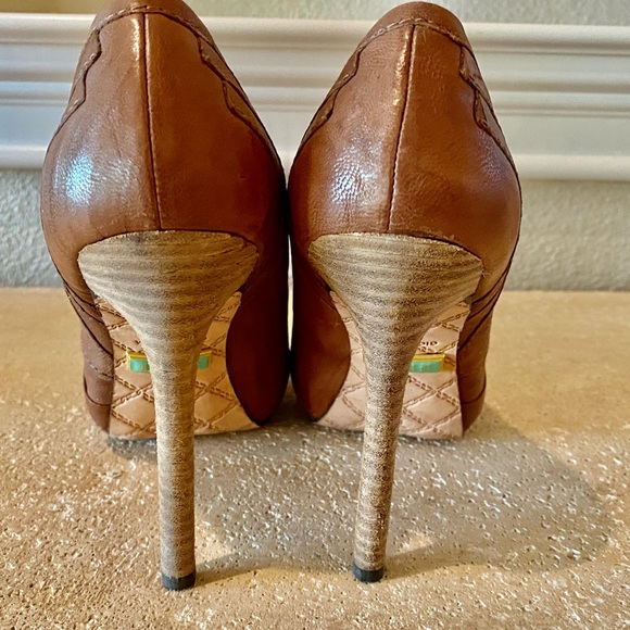 L.A.M.B. Heels! Sexy Saddle Color Heels - Picture 4 of 10